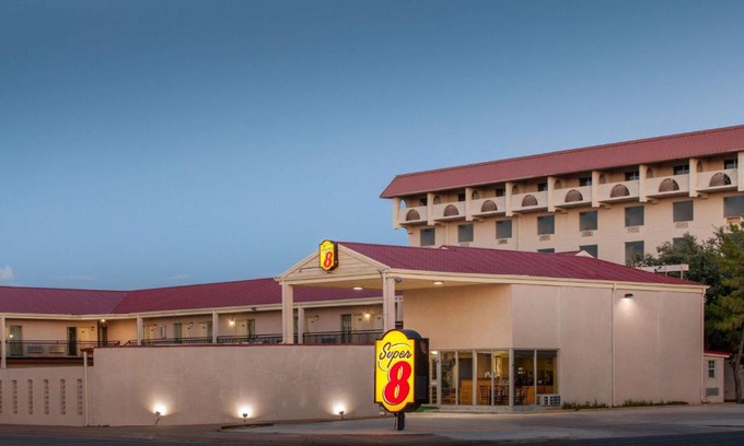 Downtown Hotel | Super 8 by Wyndham Lubbock Civic Center North