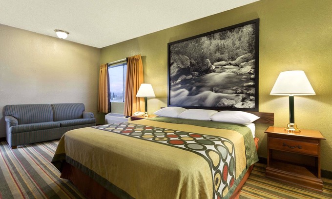 Ridgecrest Hotel | Super 8 by Wyndham Ridgecrest