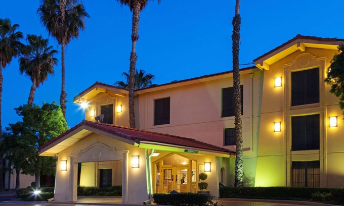 San Bernardino Hotel | Super 8 by Wyndham San Bernardino
