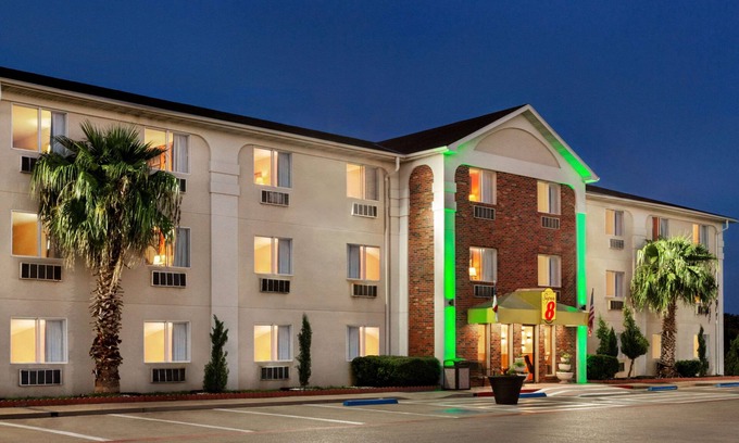 Waco Hotel | Super 8 by Wyndham Waco University Area