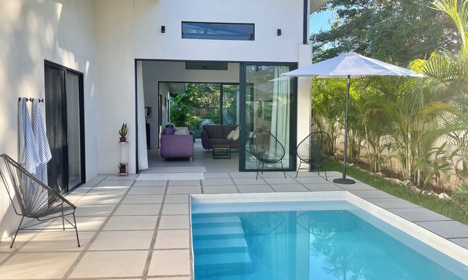 Sámara Casa | Super Central New House - Short Walk to Downtown and Beach