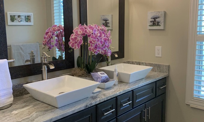 Gatlinburg - Pigeon Forge Cabaña | Super clean, renovated, pet and handicap friendly cottage in great location