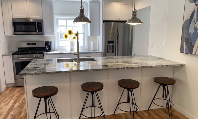Harters Heights Casa | Super Clean Renovated/Steps to Stadium/Eddy St.