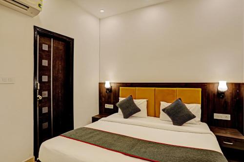 Noida Hotel | Super Collection O Sector 55 Noida Near Noida Stadium