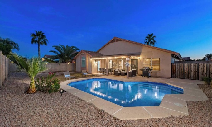 Monarch Casa | SUPER COMFY HOME! with Private Heated Pool