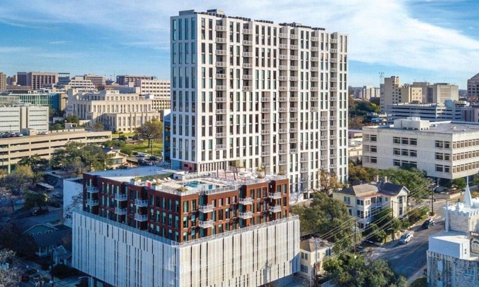 Civic District Complejo | Super convenient location in Austin