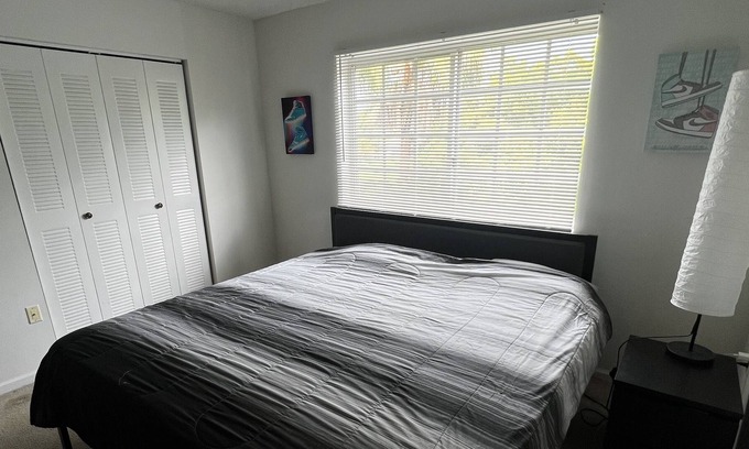 Miramar Apartamento | Super Cozy and Convenient 1/1 with lake view apartment in Miramar fits 4 people!
