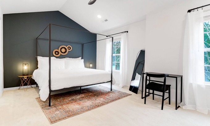 Charleston Casa | Super cute townhome close to all the best Charleston has to offer!