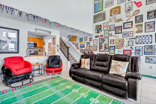 Canyon Lake Casa | Super Fans at Coddiwomple Cottages