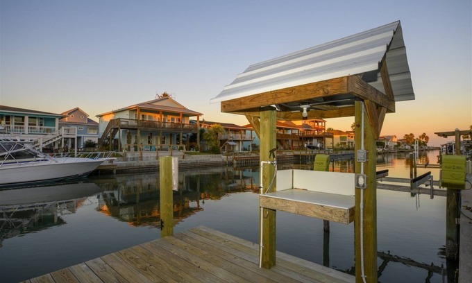 City-by-the Sea Casa | Super fishing location near Estes Flats, Redfish Bay, and the Intracoastal Waterway!