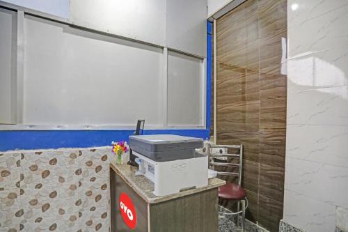 Greater Kailash Hotel | Super Hotel O Malik House Red Apple Rooms