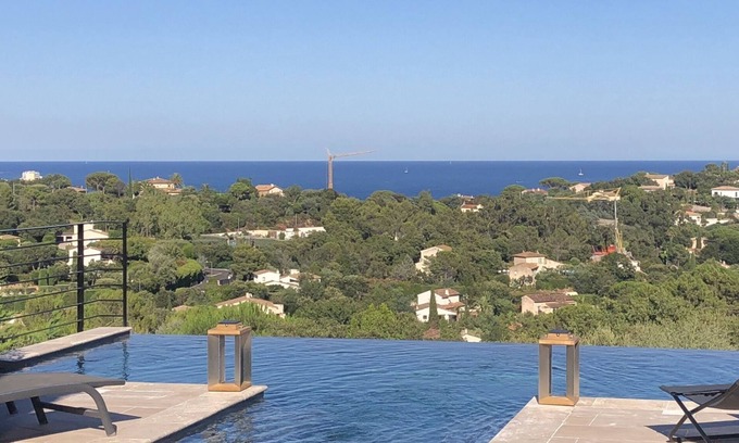 Guerrevieille Casa | Super Mas, vistas al mar, playa privada a pie + barco, tenis, piscina en el dominio privado