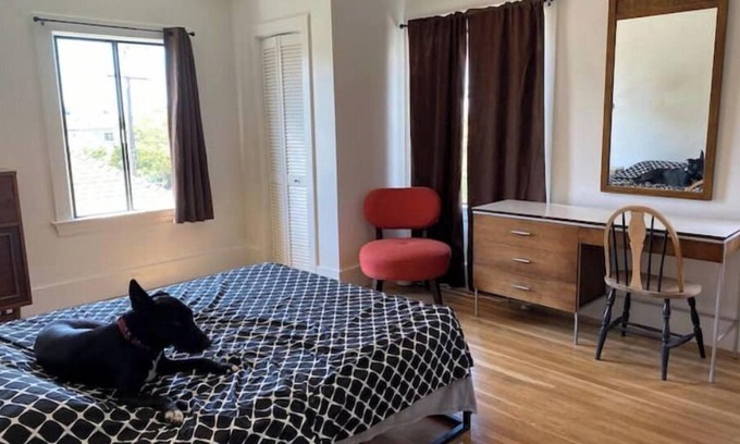 Emeryville Casa | Super Location Clean Stylish Sunny & New Bathroom