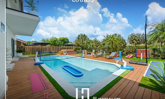 Country Club Casa | Super Lux House: 11BR Pool Jacuzzi Sauna Gym Games
