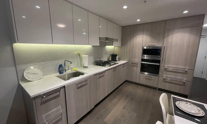 Richmond City Centre Apartamento | Super new Near airport&sky train 2&2 center area