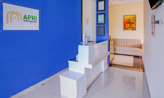 Pangkalpinang Hotel | Super OYO 90072 Apri Inn Syariah