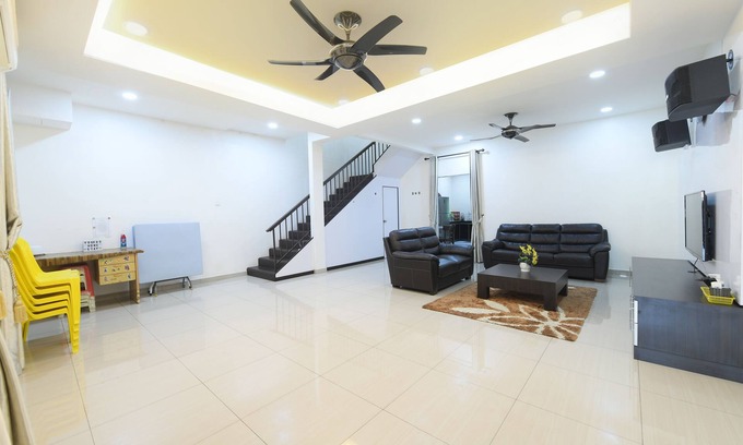 Miri Hotel | Super OYO 90579 U Inn