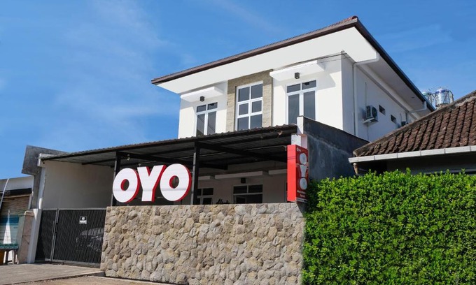 Jember Hotel | OYO 995 Alice's Homestay Syariah