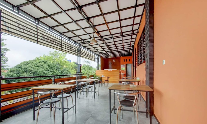 Sidomulyo Hotel | Super OYO Capital O 90151 Guest House 180