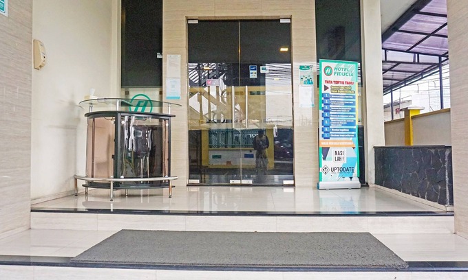 East Jakarta Hotel | Super OYO Collection O 91409 Hotel Fiducia Otista 153 - 157