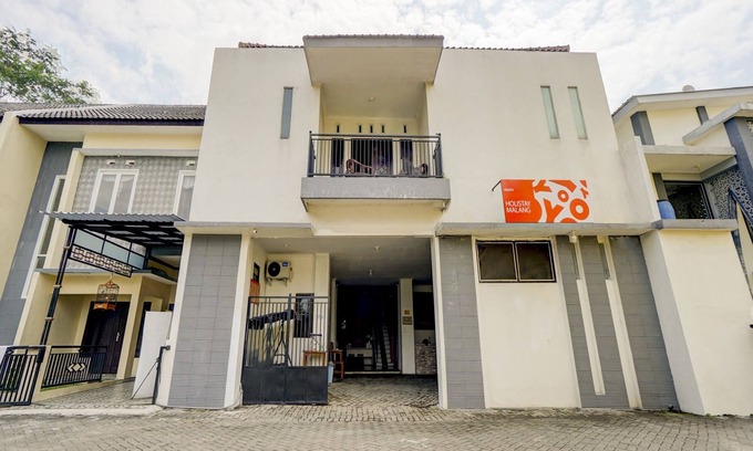 Blimbing Hotel | OYO Flagship 90502 Holistay Malang New