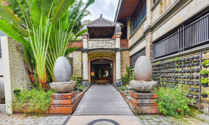 Kuta Hotel | Super OYO Townhouse Oak Maxi Hotel Legian