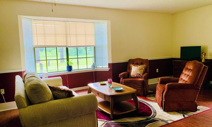 Lacombe Apartamento | Super Safe and Quiet neighborhood with off road parking A taste of country.