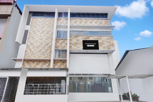 Mysore Hotel | Super Townhouse City Center Near Mysore Palace Formerly Aavass Inn