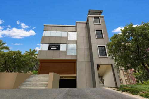 Hyderabad Hotel | Super Townhouse Golden Temple Manikonda