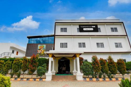 Nandigunda Hotel | Super Townhouse Oak Sri Mahadeshwara Convention Centre Formerly Shri Aprameya Resort