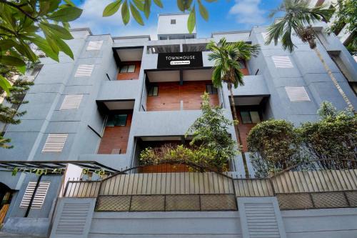 Viman Nagar Hotel | Super Townhouse Viman Nagar Business Stay Formerly Silver Crest