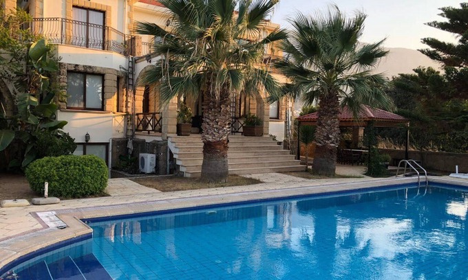 Acropolis Villa | Super Villa en alquiler a 100m. del mar