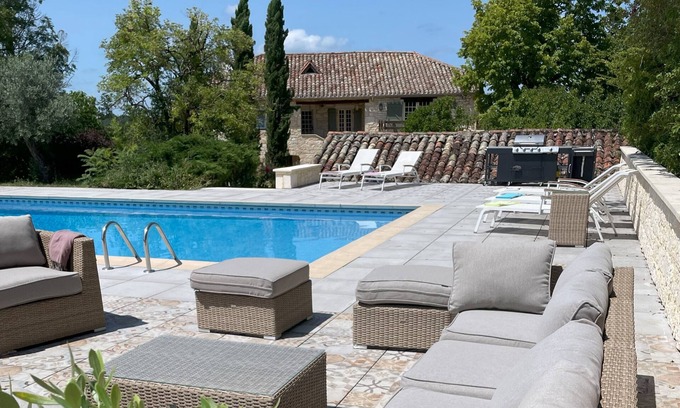 Villeseque Casa | Muy bonita casa de carácter renovada con piscina y amplio jardín.