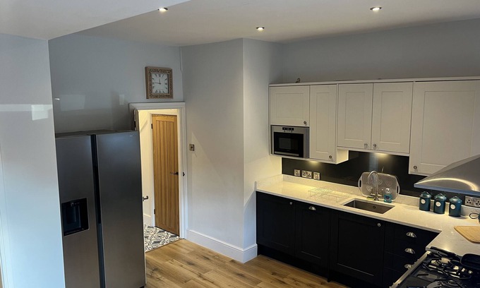 Newcastle-Under-Lyme Casa | Superb 2 bed Apartment Great Location