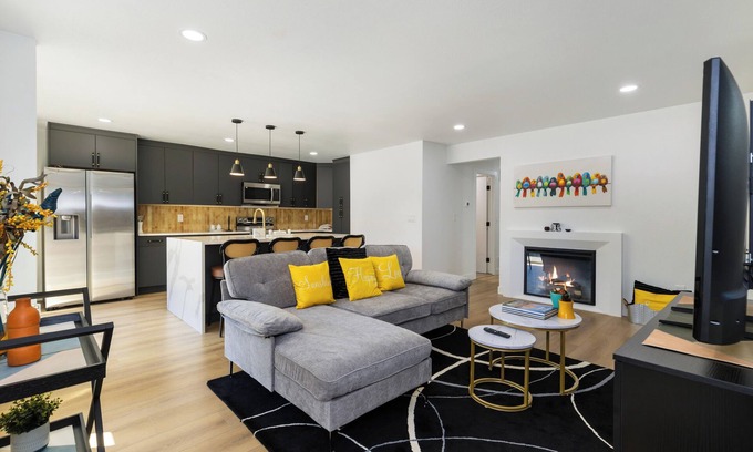 Lake Hills Casa | Superb 3-bedroom townhome in Bellevue