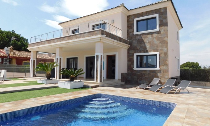 Los Balcones Villa | Luxury 4 Bed 3 baños chalet con piscina privada y jardín