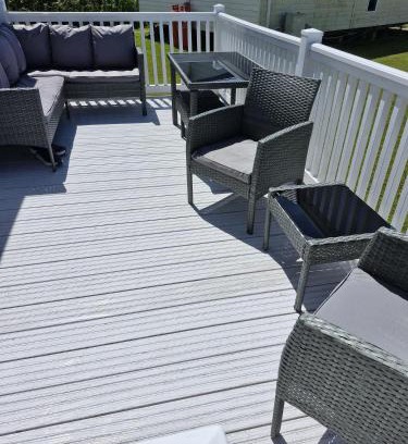 Kessingland Otro | Superb 8 Berth Caravan With Decking At Kessingland Beach Ref 90018Bv