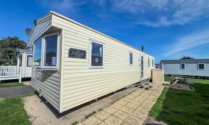 Caister-on-Sea Casa | Superb 8 berth caravan, close to amenities at Caister Beach ref 30073F