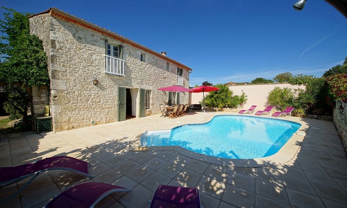 Margueron Casa | Magnífica casa de carácter con aire acondicionado y piscina privada climatizada ****