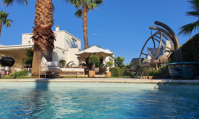 Lattes Villa | Magnífica villa andaluza, en 3.000 m2 de jardines, piscina climatizada.
