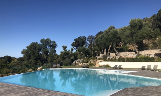 Porto-Vecchio Apartamento | Nuevo apartamento con terraza y jardín privado en área protegida con piscina y 2 canchas de tenis
