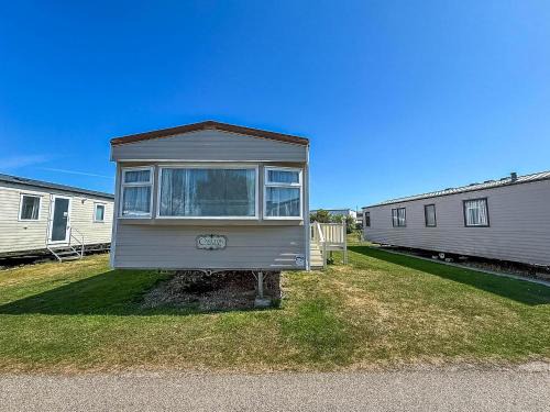 Kessingland Otro | Superb Caravan By The Seaside In Kessingland, Suffolk Ref 90040Sg