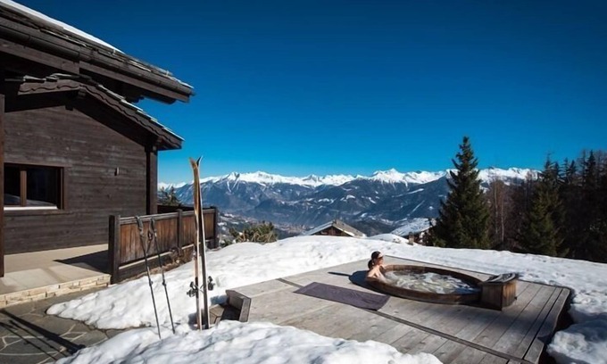Anzere Chalet De Esquí | Magnífico chalet contemporáneo situado a los pies de las pistas de esquí con acceso a internet