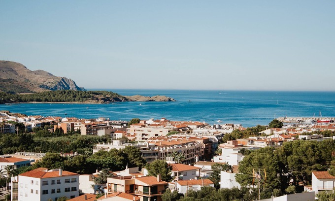 Llanca Apartamento | Magnífico apartamento confortable con impresionantes vistas al mar ya la montaña.