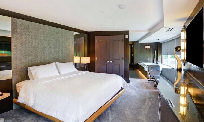 Crabtree Casa | Superb Executive King Suite w/ Top Amenities!