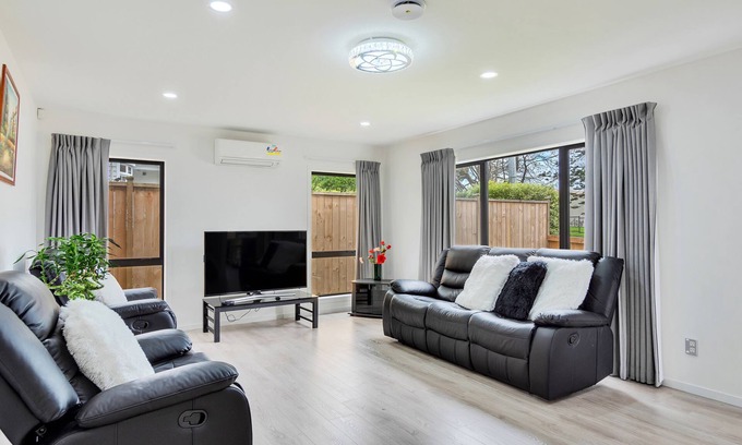 Mangere Casa | Superb Holiday Home near Airport