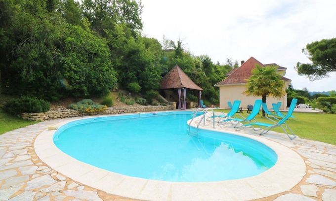 La Fagette Casa | HERMOSA VILLA DE PIEDRA CON PISCINA PRIVADA ESPLENDIDA CERCA DE LA BUGUE