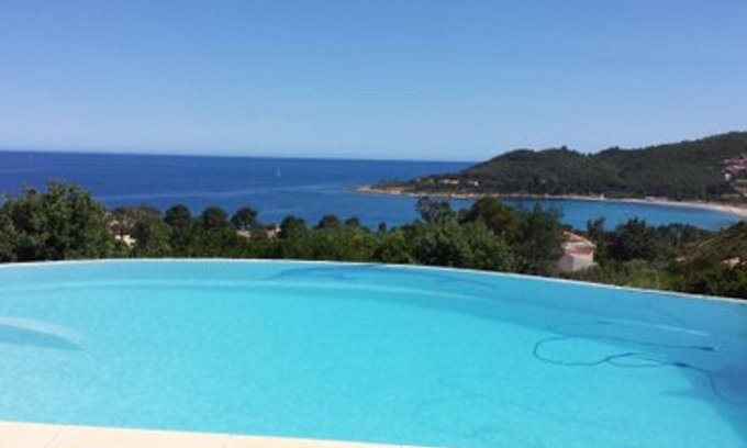 Favone Villa | Magnífica villa con piscina infinita con impresionantes vistas al mar en Favone