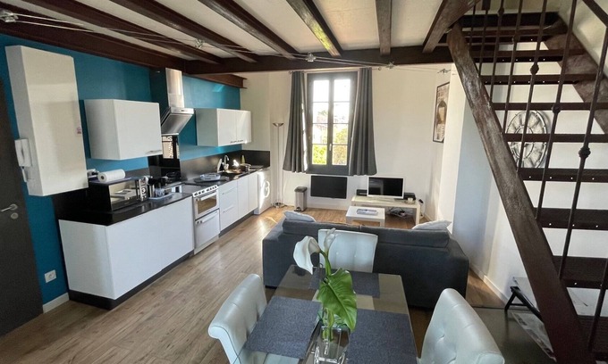 L'Isle-sur-la-Sorgue Apartamento | Magnífico Loft con vistas al río Sorgue - Situado en el centro de Isle Town - A / C