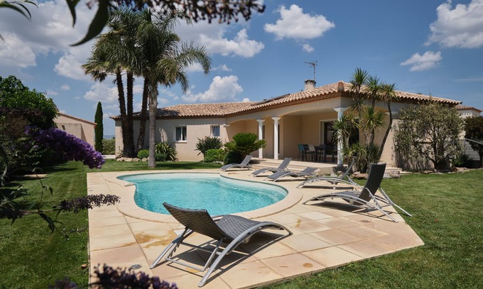 Saint-Hippolyte Villa | Magnífica villa nueva con aire acondicionado y piscina, a 10 minutos de las playas y zonas comerciales.